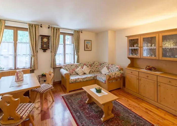 Cozy Near Cortina アパート